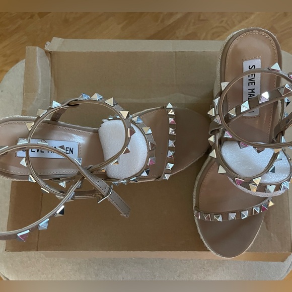 Steve Madden Studded Wedges Mali Tan - Picture 3 of 5